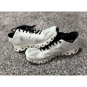 On Cloud X Women's 7.5 Us Running Shoes White Black Lace-Up Athletic Sneakers
